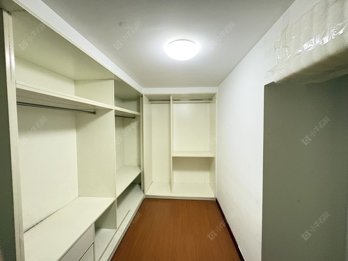 常州亚泰财富中心在租房源室内图_小牛看房