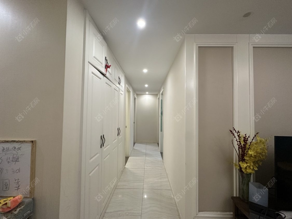 常州世茂香槟湖五期在租房源室内图_小牛看房