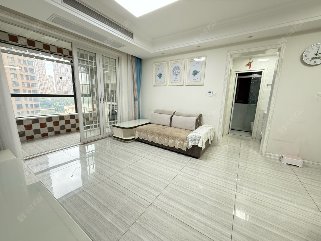 常州世茂香槟湖三期在租房源室内图_小牛看房