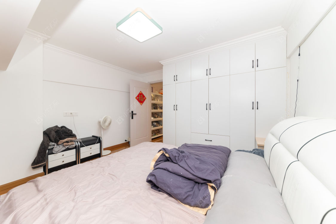 常州亚泰财富中心在售二手房源室内图_小牛看房