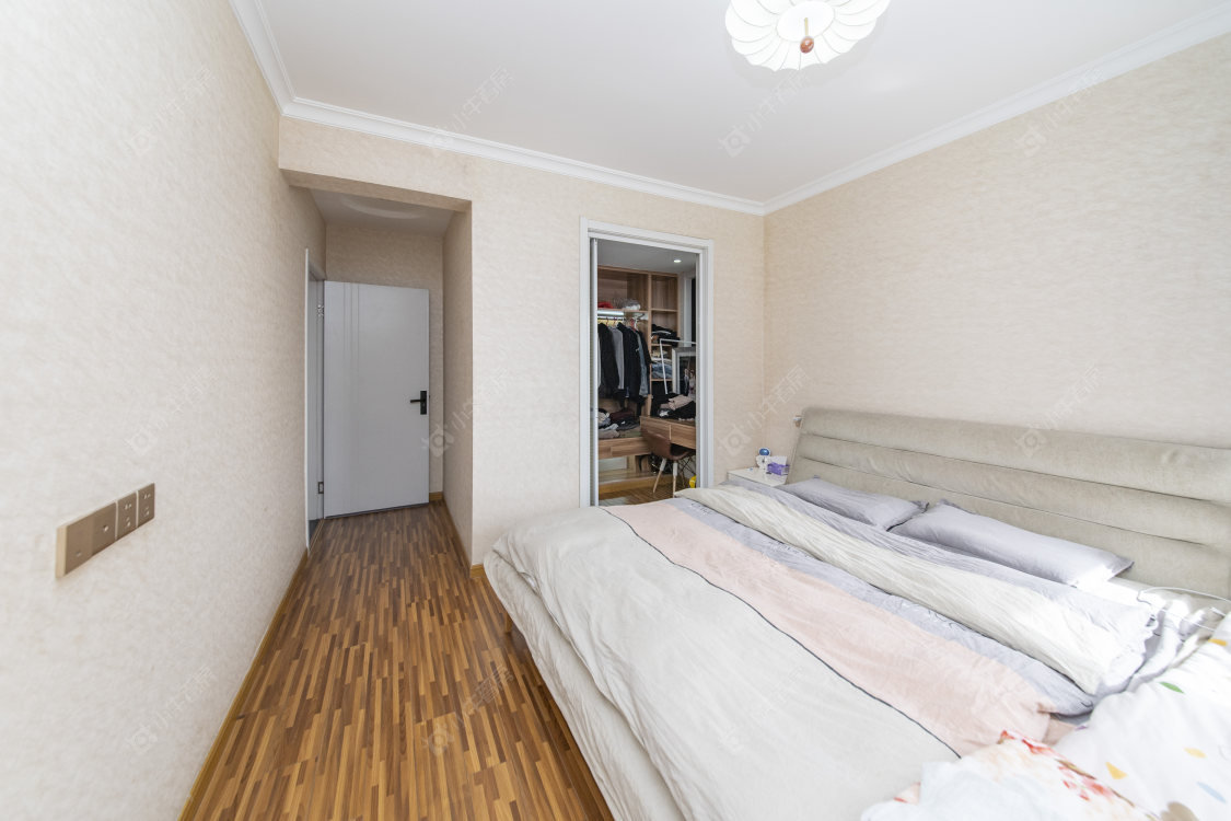 常州绿地峰云汇在售二手房源室内图_小牛看房