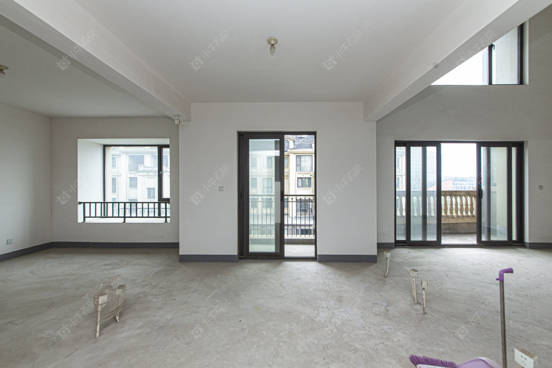 常州绿地香奈别墅区在售二手房源室内图_小牛看房