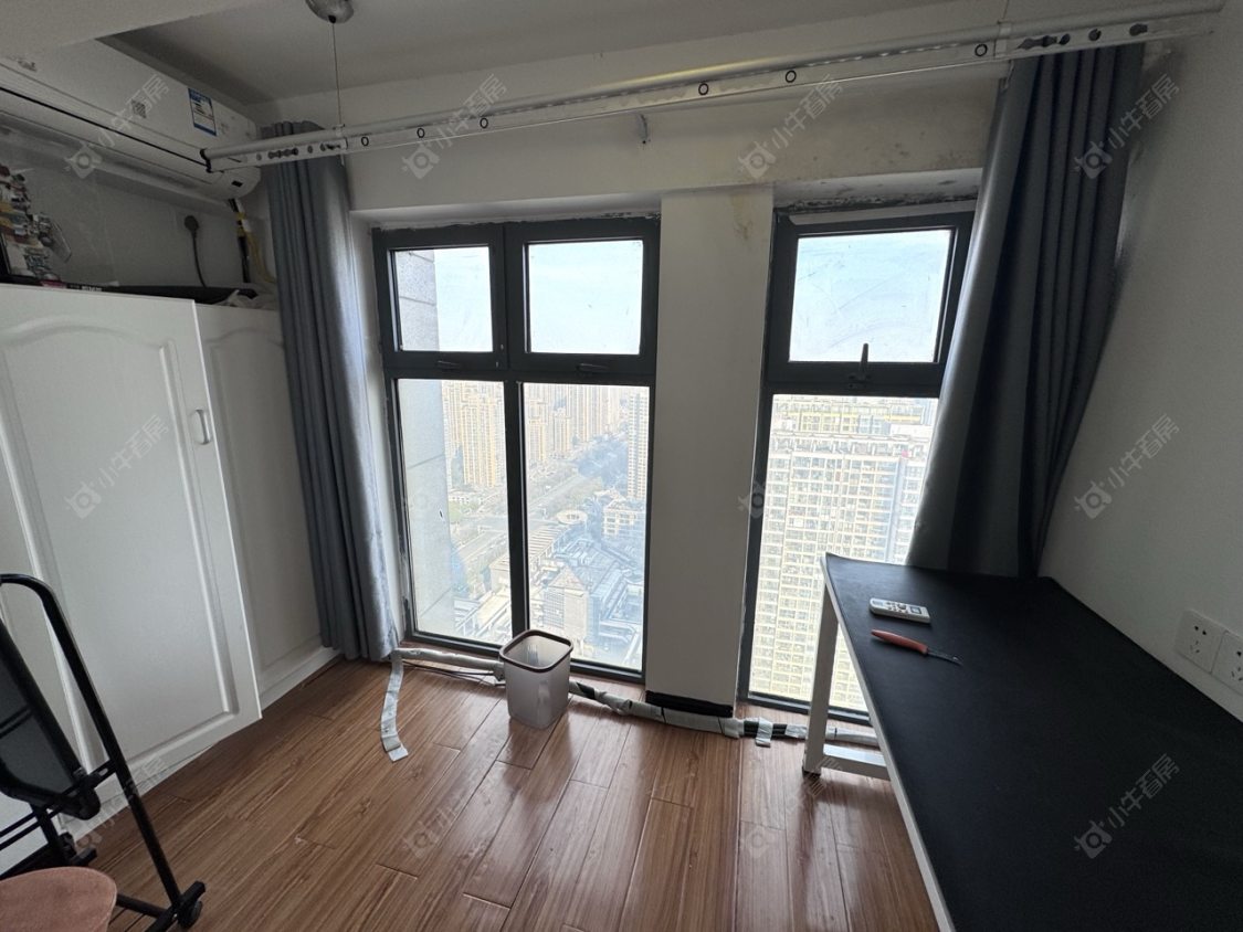 常州亚泰财富中心在租房源室内图_小牛看房