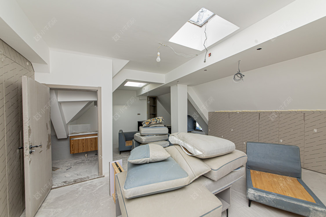 常州绿地香奈别墅区在售二手房源室内图_小牛看房