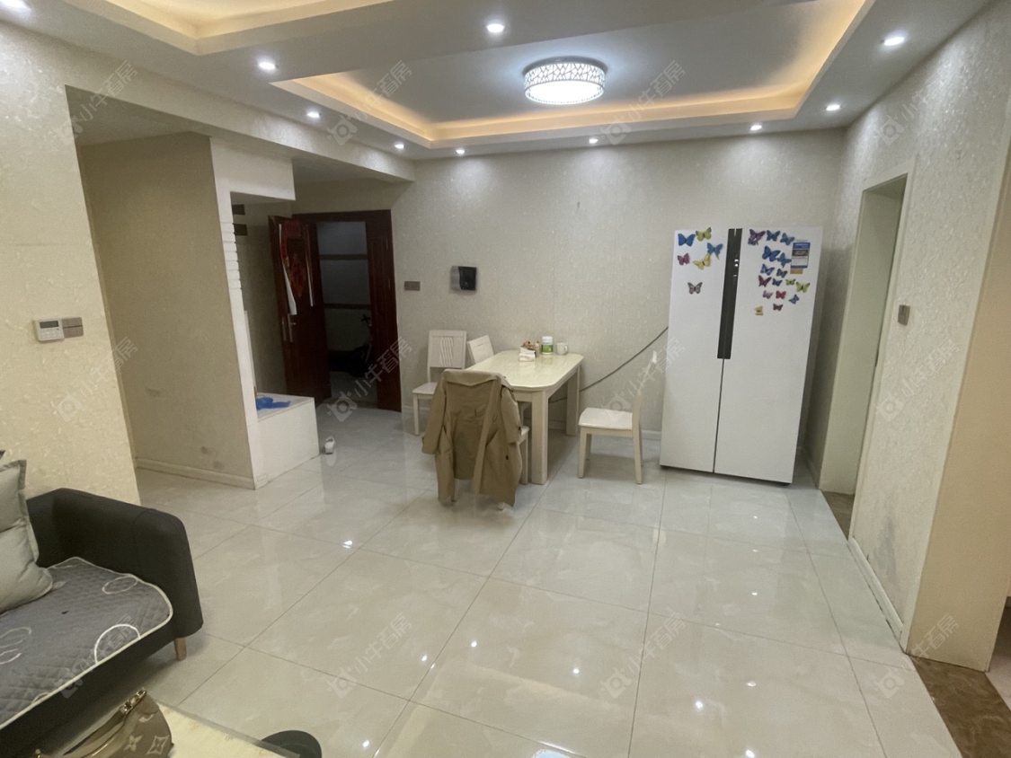 常州世茂香槟湖三期在租房源室内图_小牛看房