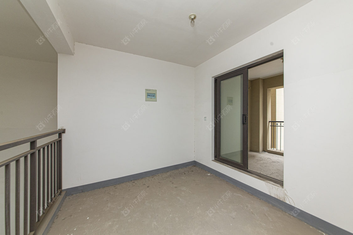 常州绿地香奈别墅区在售二手房源室内图_小牛看房