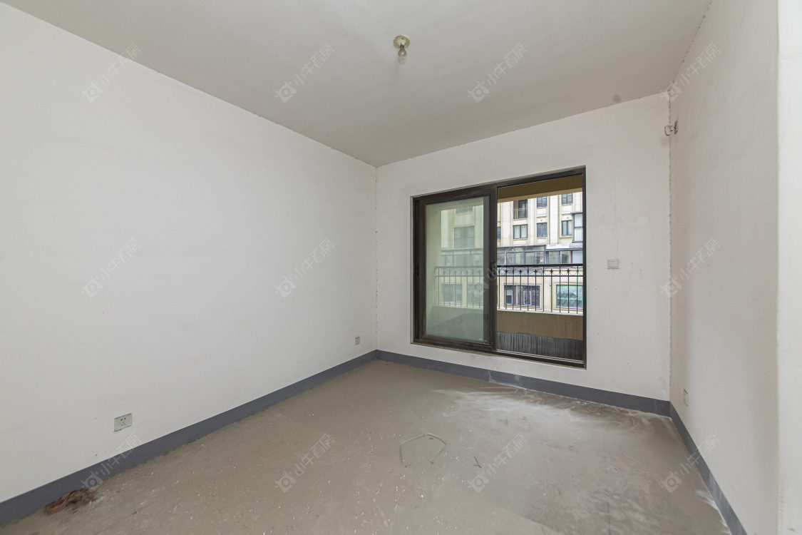 常州绿地香奈别墅区在售二手房源室内图_小牛看房