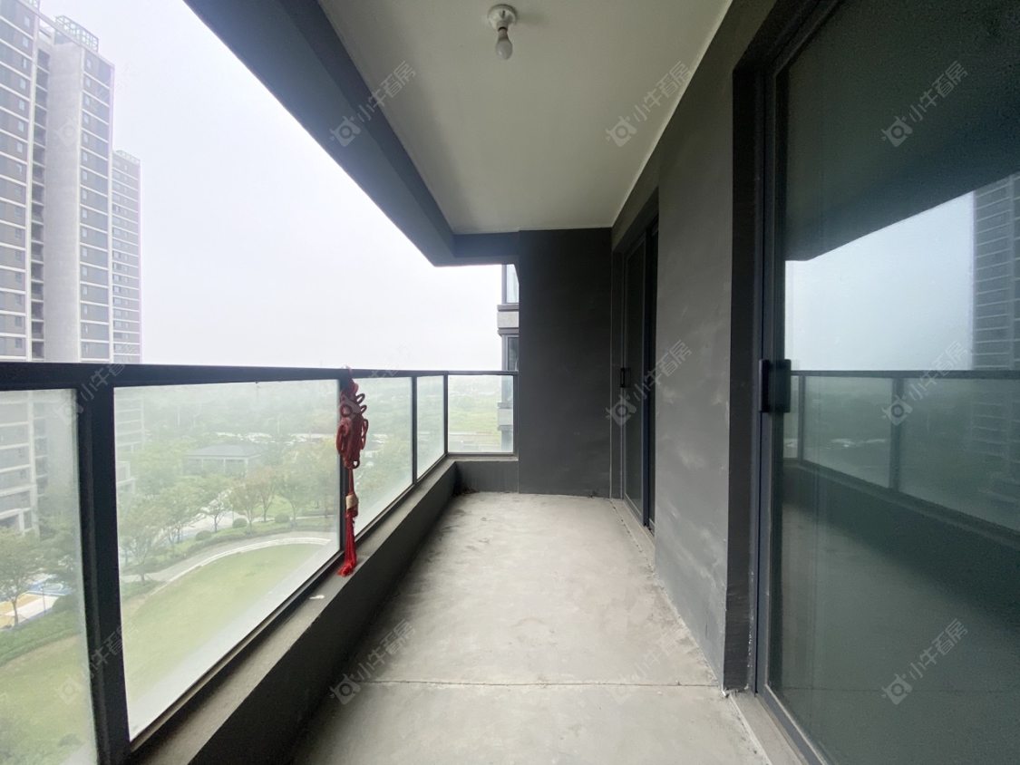 融创华南映在售二手房