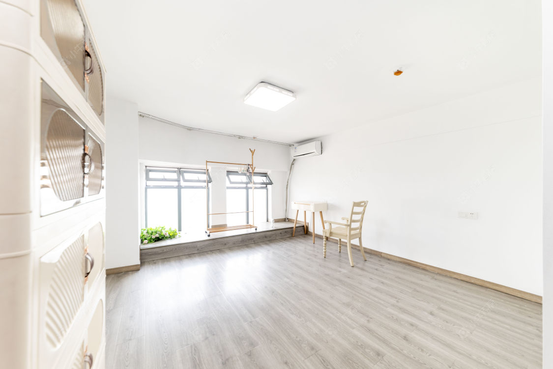 常州亚泰财富中心在售二手房源室内图_小牛看房