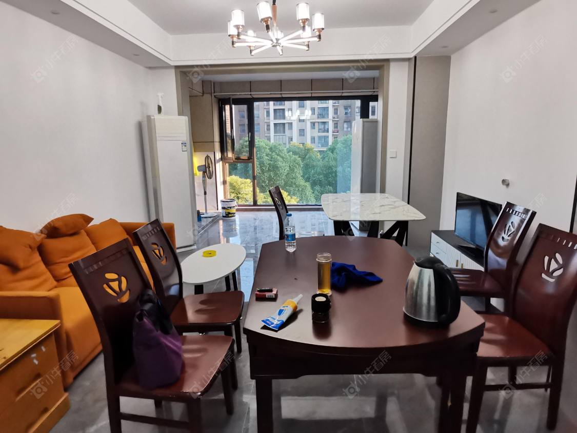 常州世茂香槟湖一期在租房源室内图_小牛看房