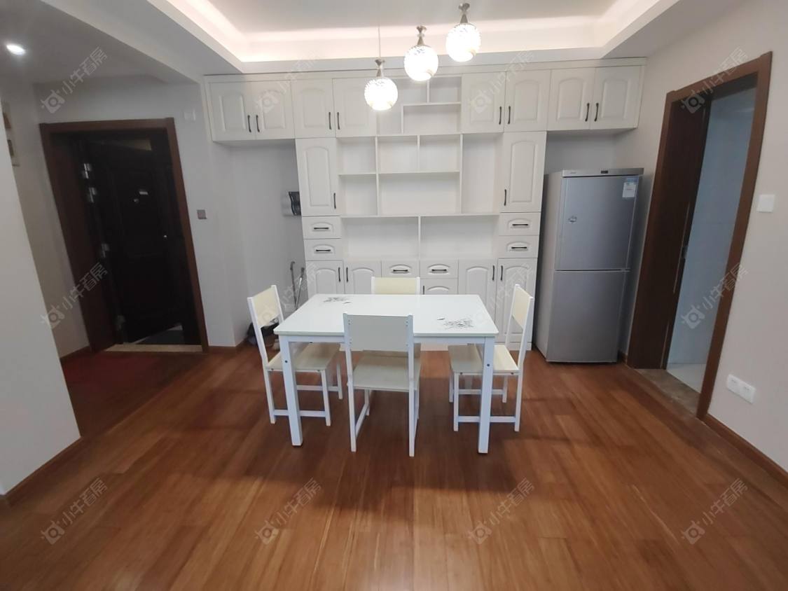 常州世茂香槟湖三期在租房源室内图_小牛看房