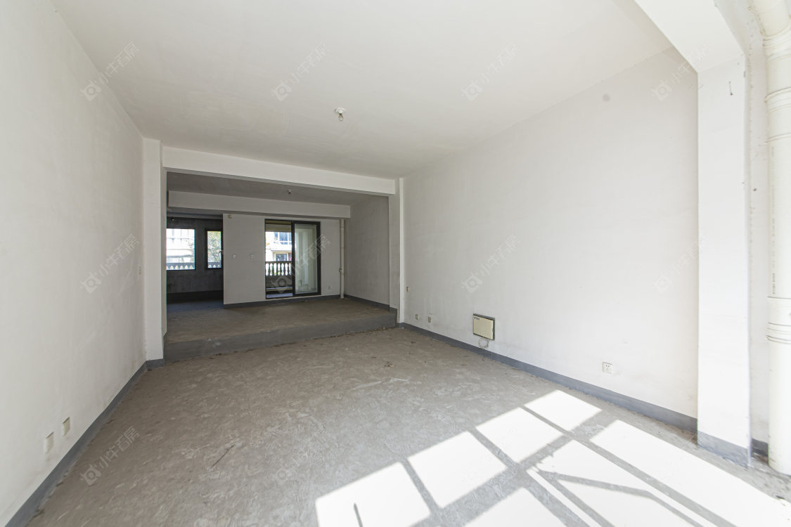 常州绿地香奈别墅区在售二手房源室内图_小牛看房